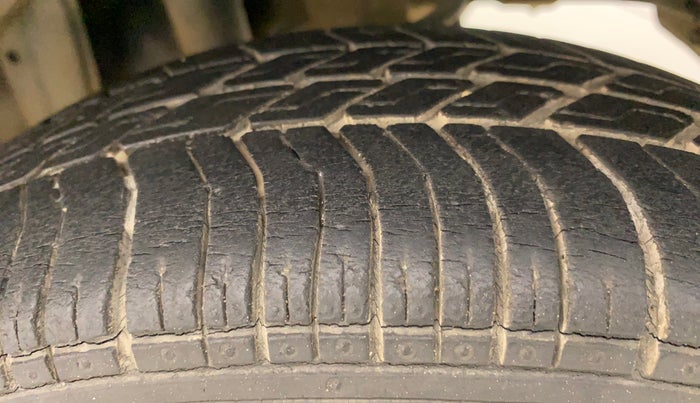 2010 Maruti Zen Estilo LXI, Petrol, Manual, 44,720 km, Left Rear Tyre Tread