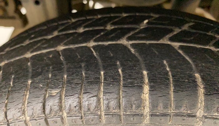 2010 Maruti Zen Estilo LXI, Petrol, Manual, 44,720 km, Right Rear Tyre Tread