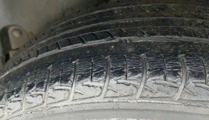 2014 Maruti Swift ZXI, Petrol, Manual, 48,929 km, Left Rear Tyre Tread