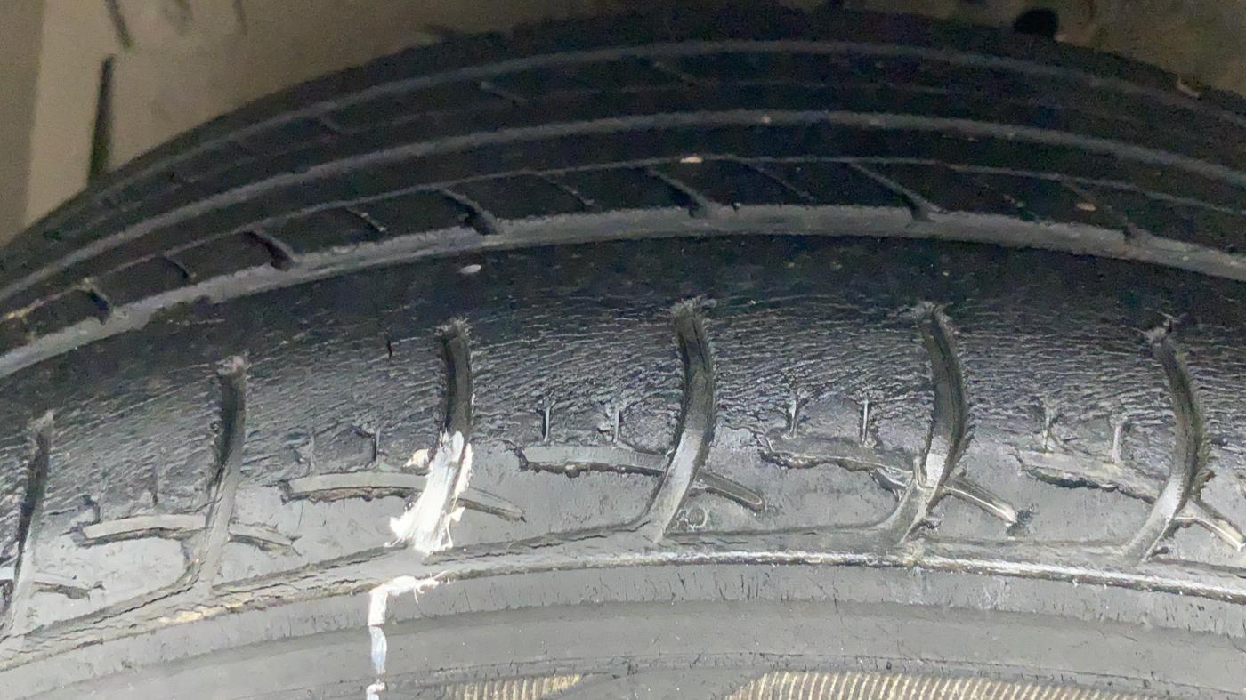 2014 Maruti Swift ZXI, Petrol, Manual, 48,929 km, Left Front Tyre Tread