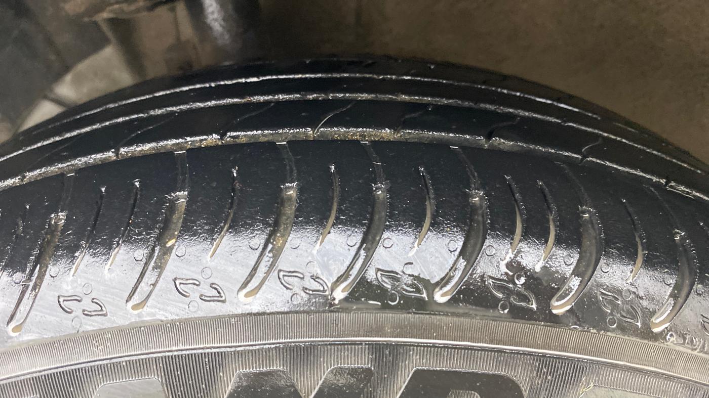 2024 Maruti XL6 ALPHA PLUS AT, Petrol, Automatic, 48,165 km, Left Front Tyre Tread