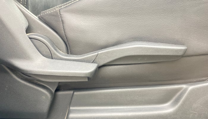 2024 Maruti XL6 ALPHA PLUS AT, Petrol, Automatic, 48,165 km, Driver Side Adjustment Panel