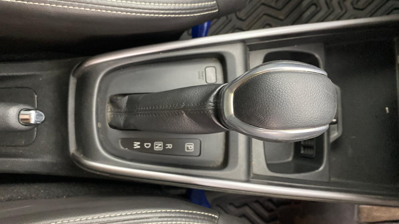 2024 Maruti XL6 ALPHA PLUS AT, Petrol, Automatic, 48,165 km, Gear Lever