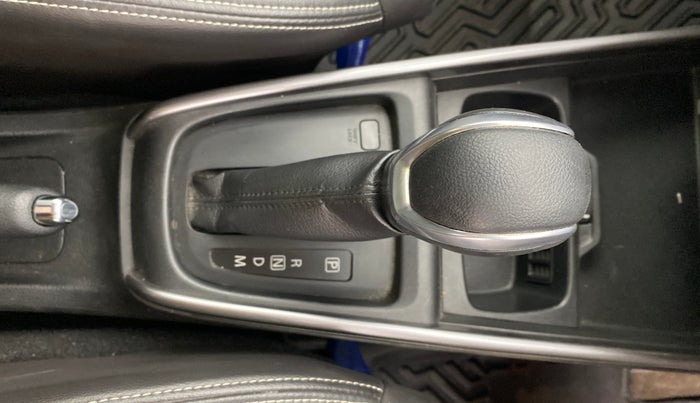 2024 Maruti XL6 ALPHA PLUS AT, Petrol, Automatic, 48,165 km, Gear Lever