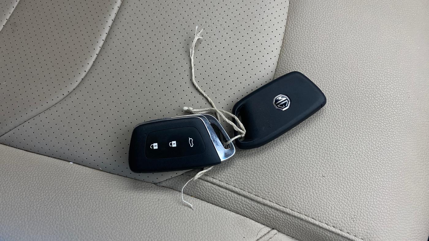 2024 MG HECTOR SHARP PRO 1.5 PETROL TURBO CVT PETROL, Petrol, Automatic, 33,983 km, Key Close Up