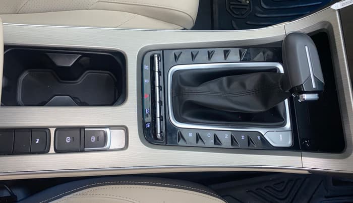 2024 MG HECTOR SHARP PRO 1.5 PETROL TURBO CVT PETROL, Petrol, Automatic, 33,983 km, Gear Lever