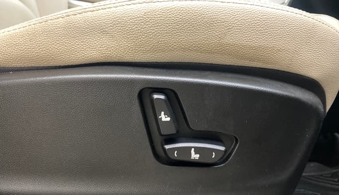 2024 MG HECTOR SHARP PRO 1.5 PETROL TURBO CVT PETROL, Petrol, Automatic, 33,983 km, Driver Side Adjustment Panel
