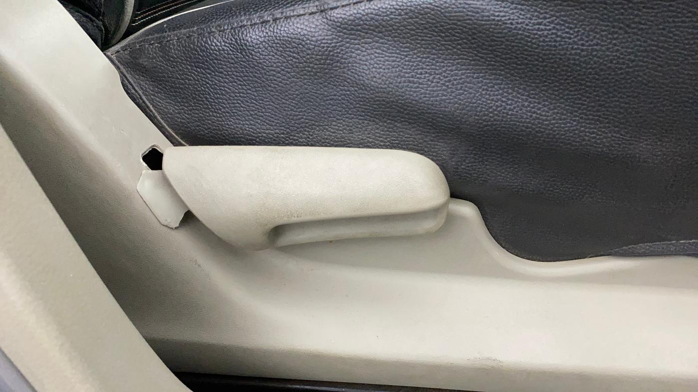 2015 Maruti Celerio ZXI, CNG, Manual, 58,610 km, Driver Side Adjustment Panel