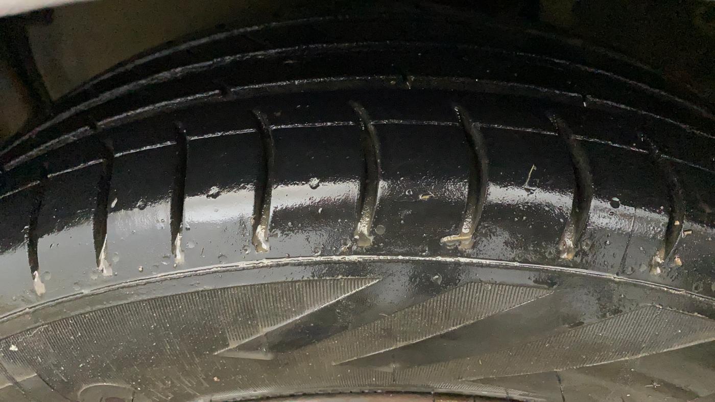 2015 Maruti Celerio ZXI, CNG, Manual, 58,610 km, Left Front Tyre Tread