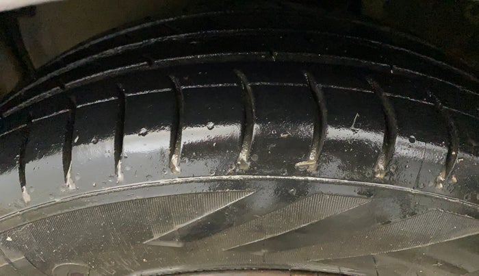2015 Maruti Celerio ZXI, CNG, Manual, 58,610 km, Left Front Tyre Tread