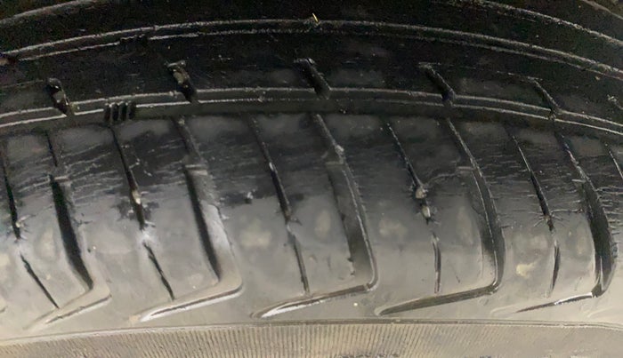 2017 Renault Kwid CLIMBER 1.0, Petrol, Manual, 40,348 km, Left Rear Tyre Tread