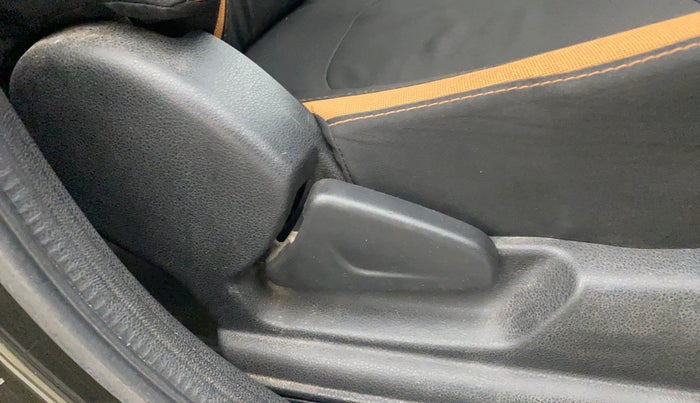 2017 Renault Kwid CLIMBER 1.0, Petrol, Manual, 40,348 km, Driver Side Adjustment Panel