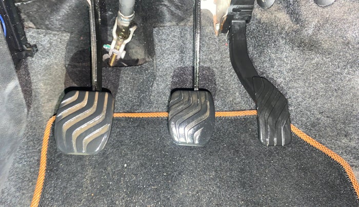 2017 Renault Kwid CLIMBER 1.0, Petrol, Manual, 40,348 km, Pedals