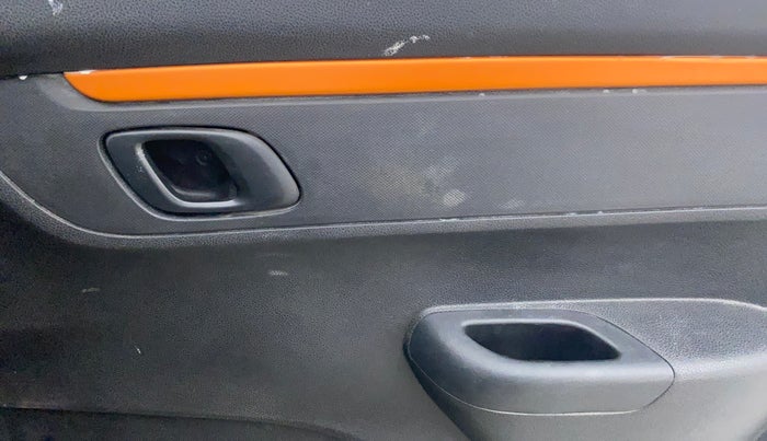 2017 Renault Kwid CLIMBER 1.0, Petrol, Manual, 40,348 km, Driver Side Door Panels Control