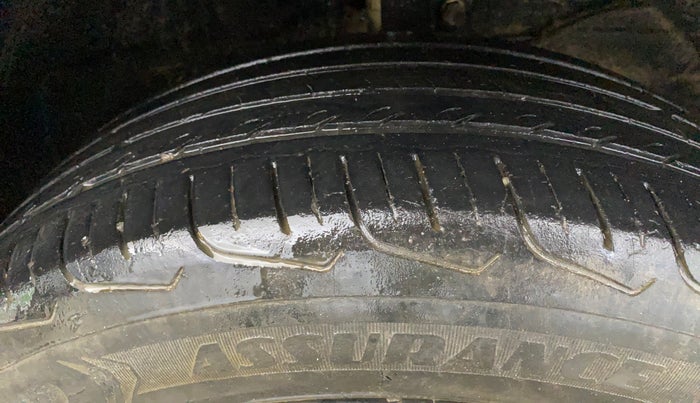 2024 Maruti FRONX DELTA PLUS 1.2MT, Petrol, Manual, 33,477 km, Right Front Tyre Tread