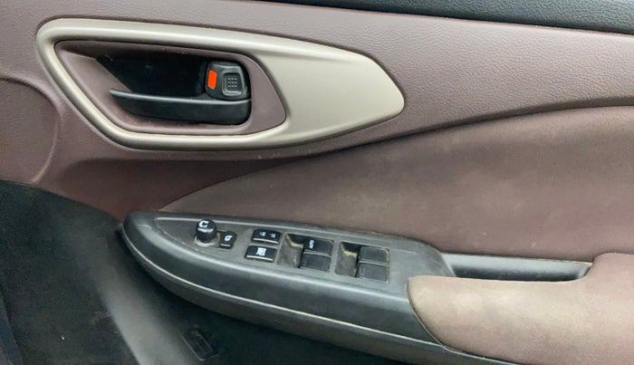 2024 Maruti FRONX DELTA PLUS 1.2MT, Petrol, Manual, 33,477 km, Driver Side Door Panels Control