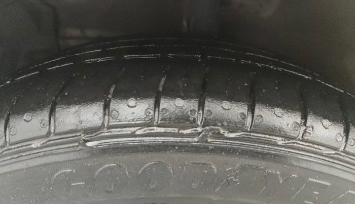 2022 Maruti Ciaz ALPHA 1.5 SHVS PETROL, Petrol, Manual, 50,287 km, Left Front Tyre Tread