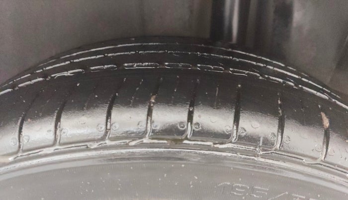 2022 Maruti Ciaz ALPHA 1.5 SHVS PETROL, Petrol, Manual, 50,287 km, Left Rear Tyre Tread