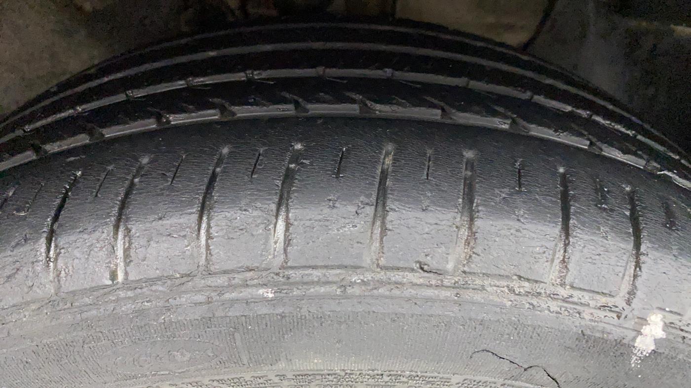2014 Hyundai Elite i20 ASTA 1.2, Petrol, Manual, 43,184 km, Right Front Tyre Tread