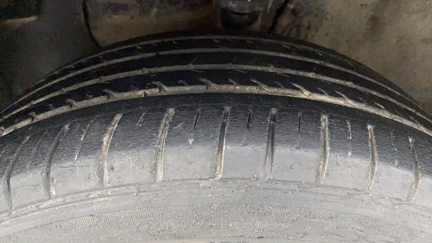 2014 Hyundai Elite i20 ASTA 1.2, Petrol, Manual, 43,184 km, Left Front Tyre Tread