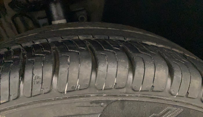 2012 Volkswagen Polo HIGHLINE1.2L, Petrol, Manual, 60,711 km, Right Front Tyre Tread