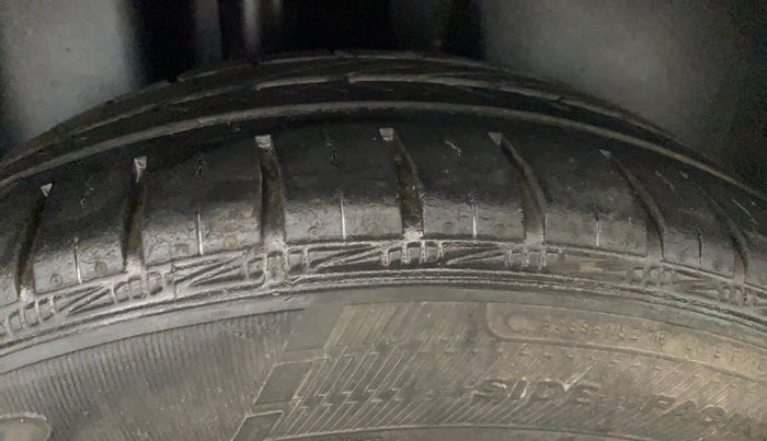 2012 Volkswagen Polo HIGHLINE1.2L, Petrol, Manual, 60,711 km, Right Rear Tyre Tread