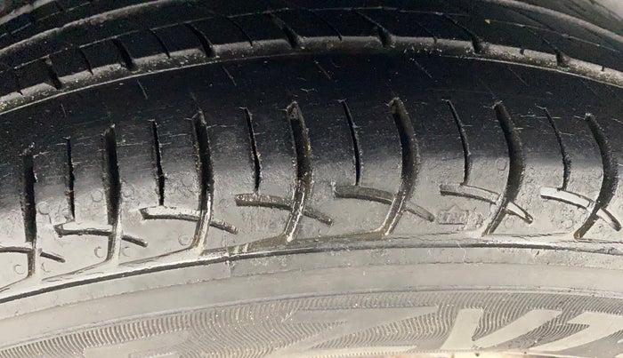 2016 Maruti Ertiga VXI ABS, Petrol, Manual, 34,799 km, Right Rear Tyre Tread