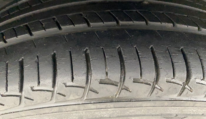 2016 Maruti Ertiga VXI ABS, Petrol, Manual, 34,799 km, Left Front Tyre Tread