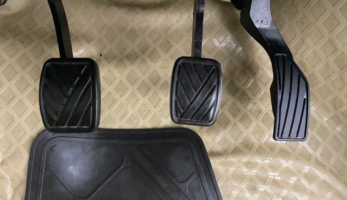 2016 Maruti Ertiga VXI ABS, Petrol, Manual, 34,799 km, Pedals