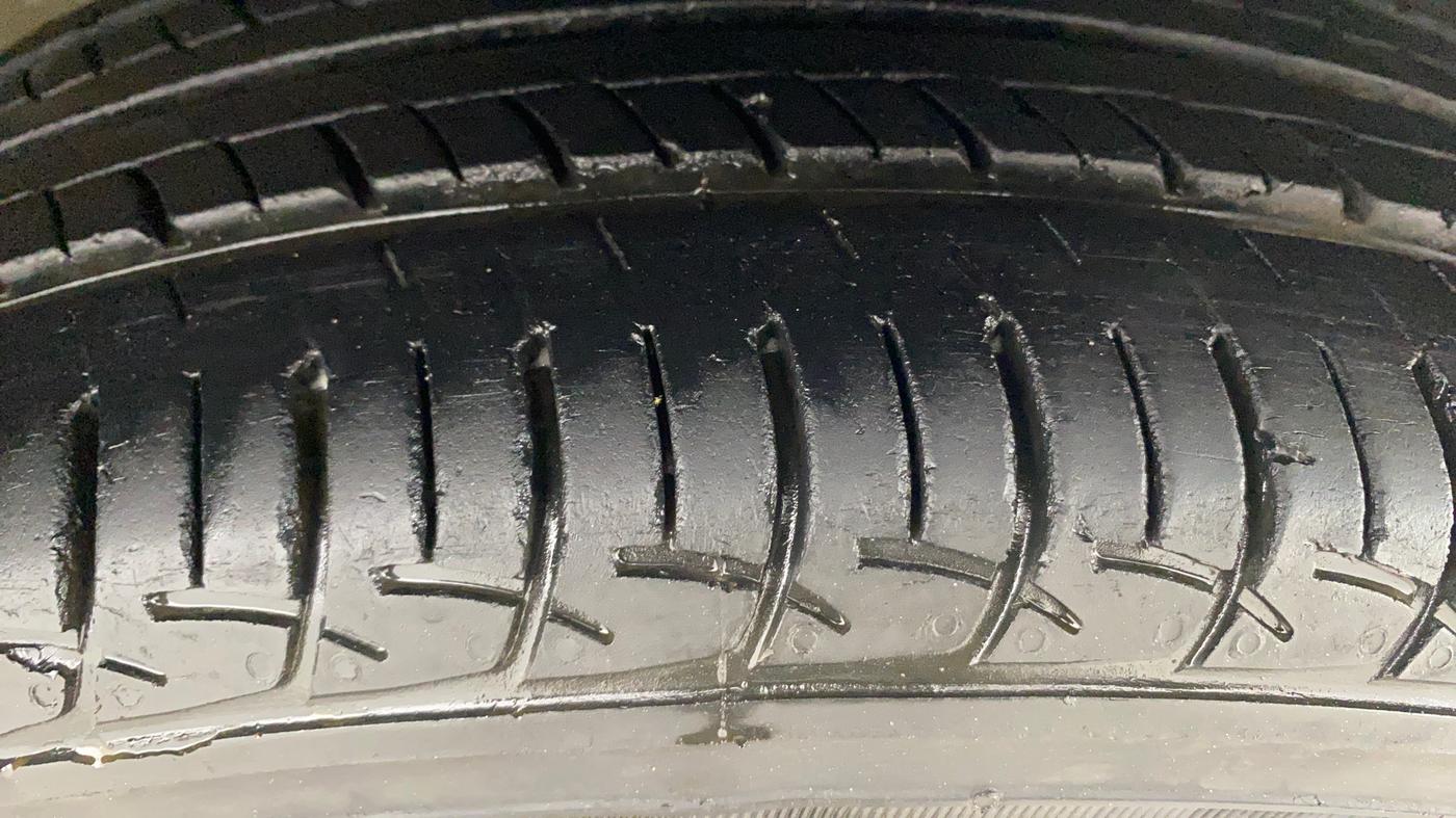 2016 Maruti Ertiga VXI ABS, Petrol, Manual, 34,799 km, Right Front Tyre Tread