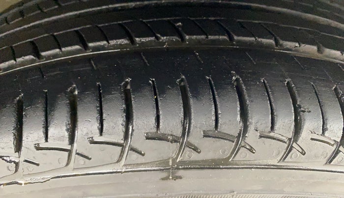 2016 Maruti Ertiga VXI ABS, Petrol, Manual, 34,799 km, Right Front Tyre Tread