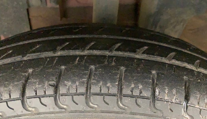 2016 Renault Kwid RXT 1.0, Petrol, Manual, 56,209 km, Left Front Tyre Tread
