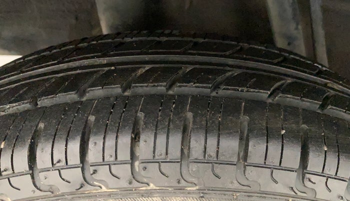 2016 Renault Kwid RXT 1.0, Petrol, Manual, 56,209 km, Right Rear Tyre Tread
