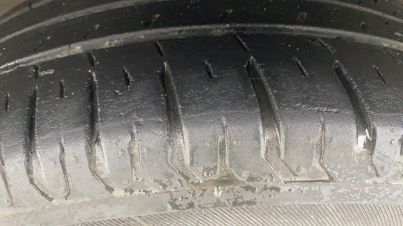 2017 Maruti Baleno ZETA CVT PETROL 1.2, Petrol, Automatic, 85,800 km, Left Front Tyre Tread