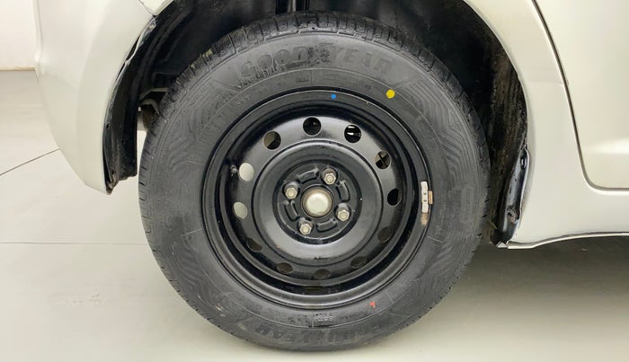 2011 Maruti Swift VXI, Petrol, Manual, 74,907 km, Right Rear Wheel