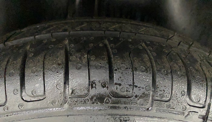 2011 Maruti Swift VXI, Petrol, Manual, 74,907 km, Right Rear Tyre Tread