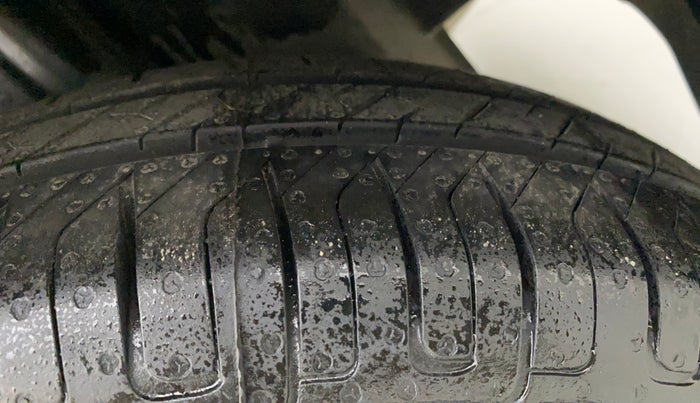 2011 Maruti Swift VXI, Petrol, Manual, 74,907 km, Left Rear Tyre Tread