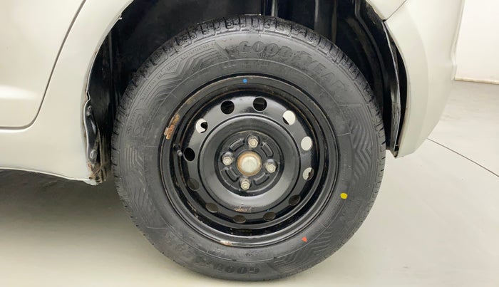 2011 Maruti Swift VXI, Petrol, Manual, 74,907 km, Left Rear Wheel