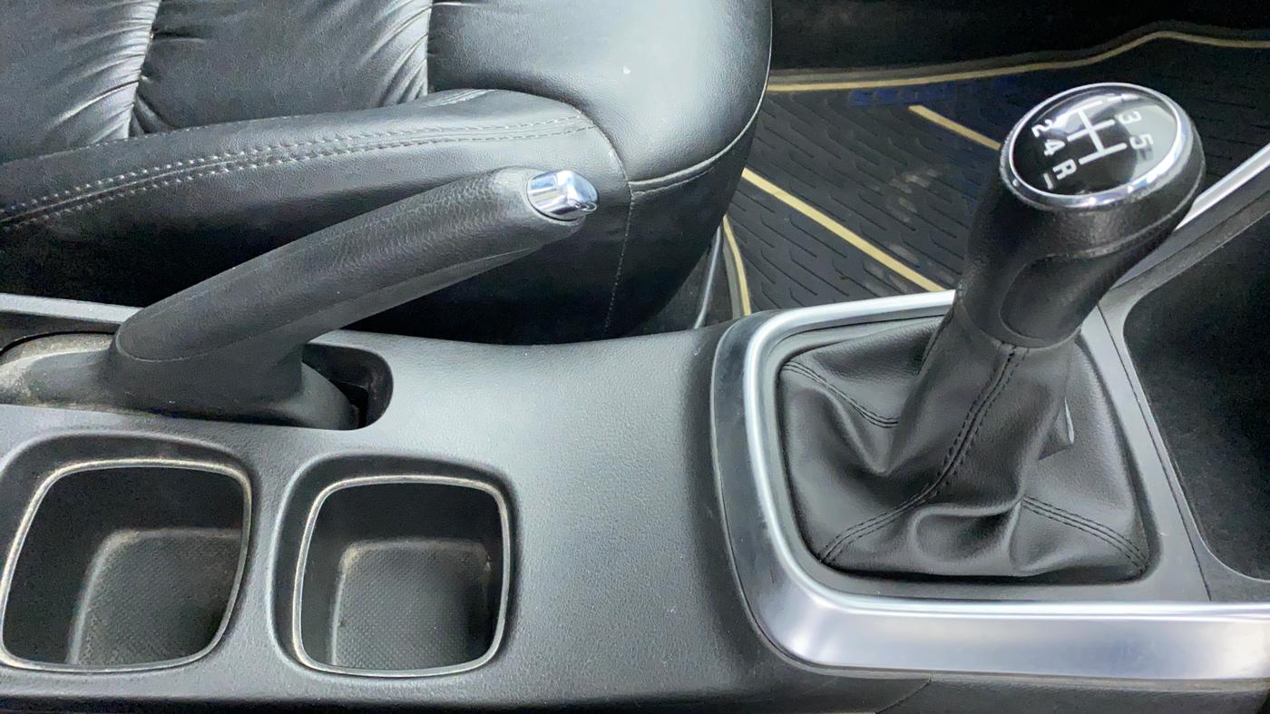 2018 Maruti S Cross ZETA 1.3 SHVS, Diesel, Manual, 33,575 km, Gear Lever