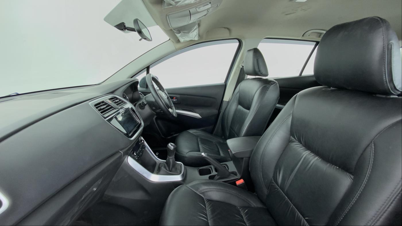 2018 Maruti S Cross ZETA 1.3 SHVS, Diesel, Manual, 33,575 km, Right Side Front Door Cabin