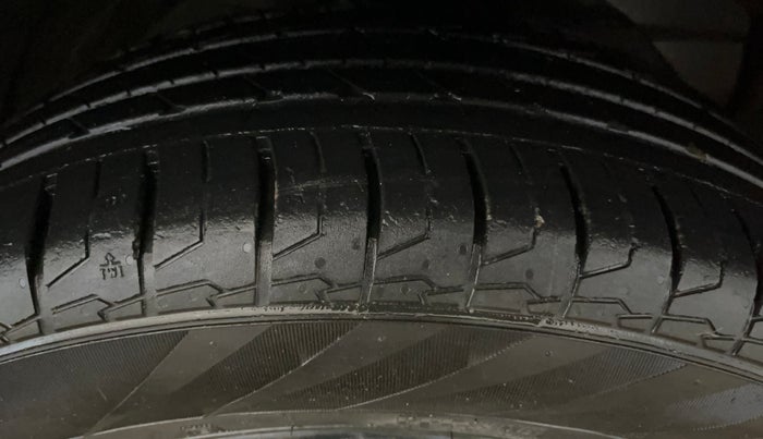 2020 MG HECTOR SHARP 1.5 DCT PETROL, Petrol, Automatic, 72,819 km, Right Front Tyre Tread