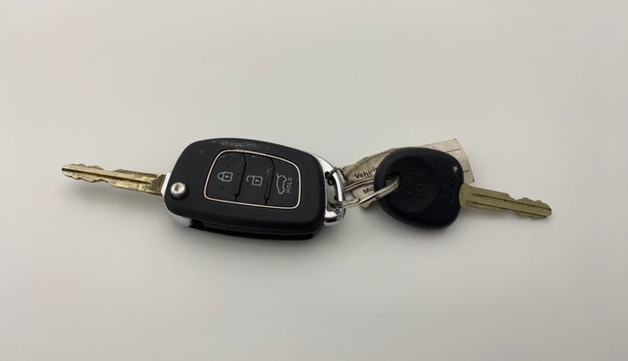 2022 Hyundai NEW I20 SPORTZ 1.2 MT, Petrol, Manual, 57,247 km, Key Close Up