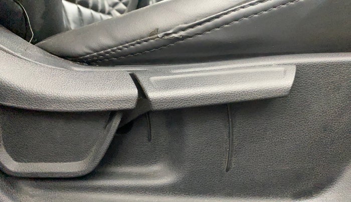 2022 Hyundai NEW I20 SPORTZ 1.2 MT, Petrol, Manual, 57,247 km, Driver Side Adjustment Panel