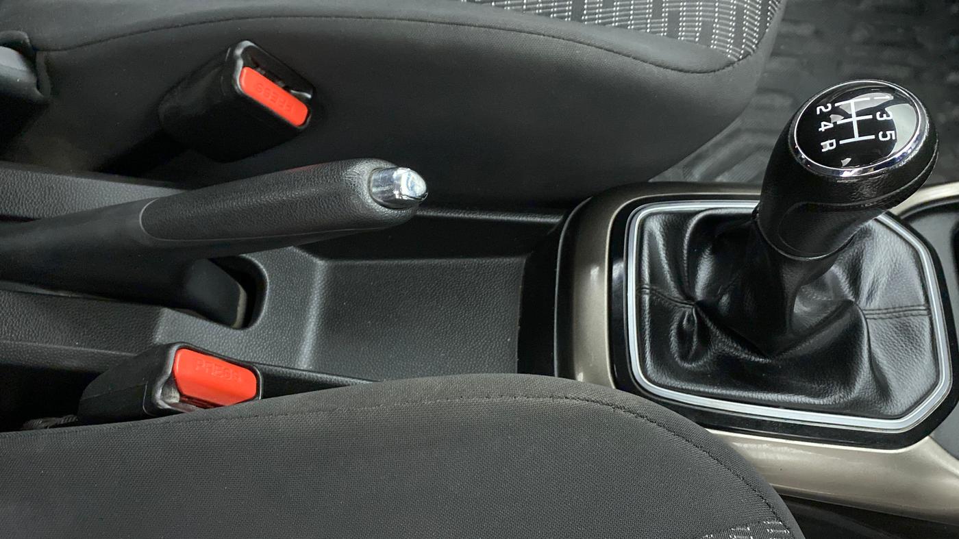 2017 Maruti IGNIS DELTA 1.2, Petrol, Manual, 36,736 km, Gear Lever