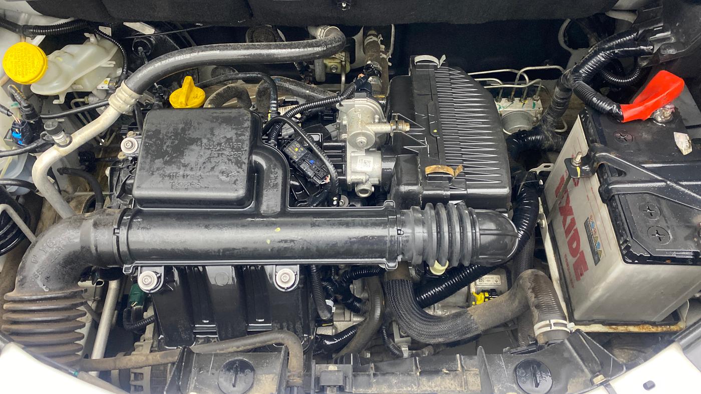 2022 Renault Kiger RXT AMT, Petrol, Automatic, 30,108 km, Engine View