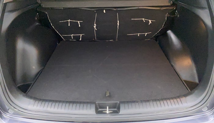 2016 Hyundai Creta 1.6 SX PLUS VTVT, Petrol, Manual, 52,949 km, Boot Inside