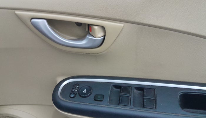 2016 Honda Amaze 1.5L I-DTEC SX, Diesel, Manual, 58,347 km, Driver Side Door Panels Control