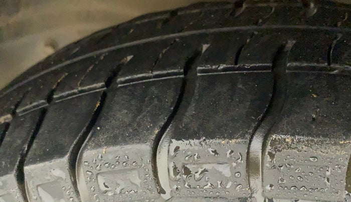 2018 Maruti Alto 800 LXI, Petrol, Manual, 19,021 km, Left Front Tyre Tread