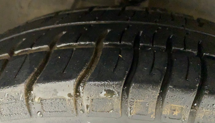 2018 Maruti Alto 800 LXI, Petrol, Manual, 19,021 km, Right Front Tyre Tread