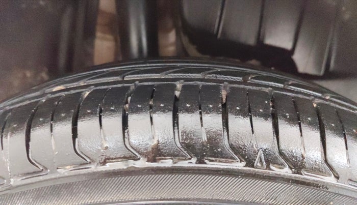 2021 Maruti Swift VXI, Petrol, Manual, 56,290 km, Right Rear Tyre Tread